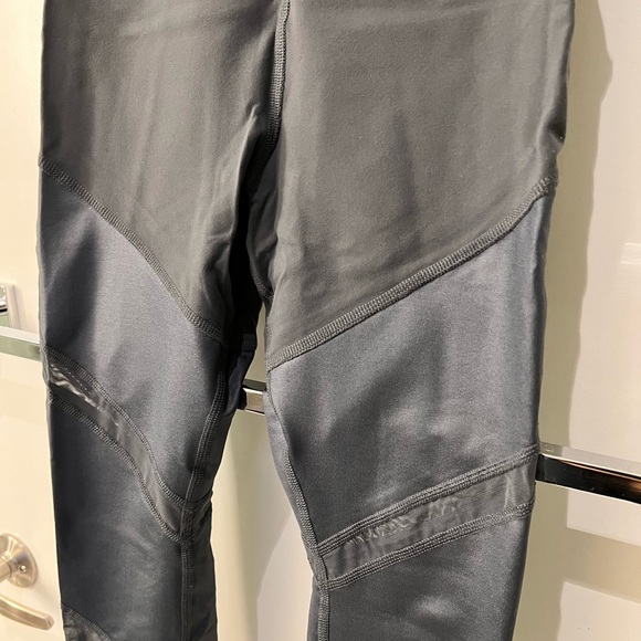 Alo yoga Sheila leggings (grey, size S) - Picture 3 of 5